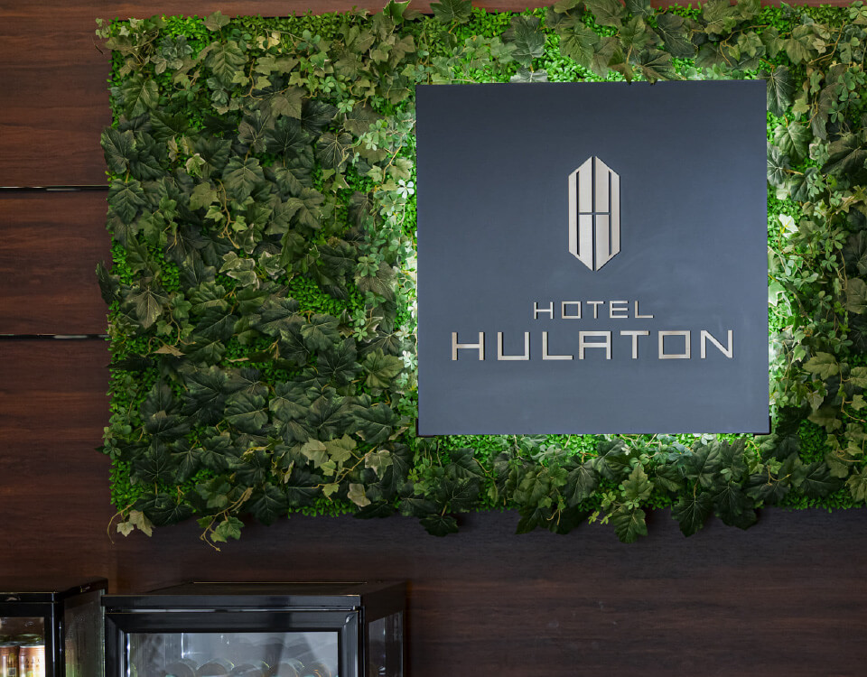 HOTEL HULATON グリーンウォール
